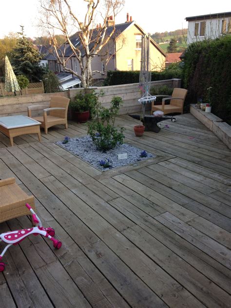 Choosing the best decking oil for your garden is one of the best ways to transform your exterior space and keep it looking fresher for longer. Scaffold board decking | Cottage garden, Garden bedding ...