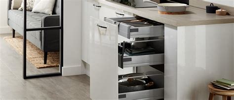 It adds warmth to white and gray cabinets and works with all design styles. Storage | Kitchen accessories | Howdens