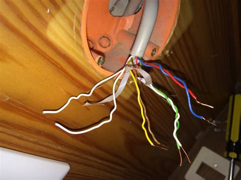 Die telefondose hat 6 nummern an dieser dose hat man dann auch nicht herumzuspielen oder die verdrahtung selbst vorzunehmen. Wie muss ich die kabel bei der telefonbuchse anschließen ...