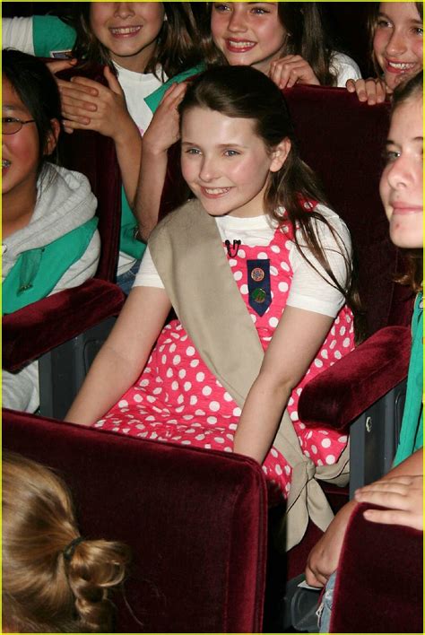 Abigail Breslin Enters Girl Scout Central Photo 1025121 Photos Just Jared Entertainment News