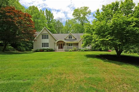 23 Conant Road, Ridgefield, CT 06877, Presented by Kish and Scarbrough