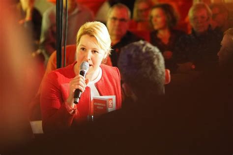 Aber damit ist die plagiatsaffäre nicht vorbei. Giffey fordert Abwarten bei Prüfung von Plagiatsverdacht ...
