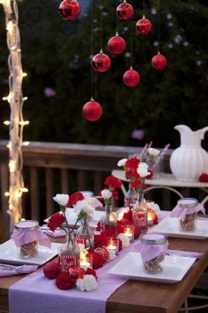 33 Beautiful Outdoor Christmas Table Settings Digsdigs