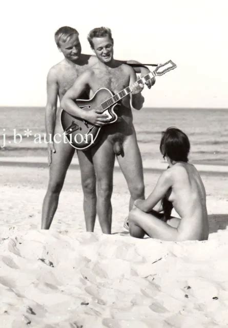 Nudismus Nacktes Strandleben At Nude Beach S Stege Musterfoto