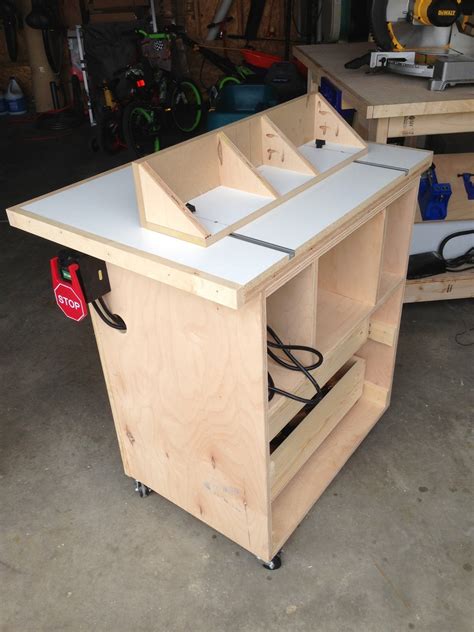 Use your router to make strong joints, plane edges, cut smooth curves and more. Ana White | Router Table - DIY Projects