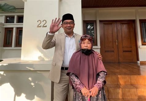 Ridwan Kamil Ajak Ibunda Nostalgia Keliling Bandung Rayakan Hari Ibu Okezone News