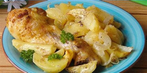 Aggiungi le cosce di pollo al brodo. Cosce di pollo in una pentola a cottura lenta - come ...