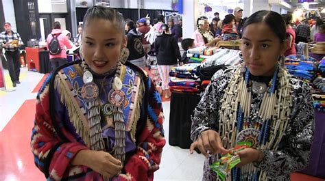 milwaukee powwow at uwm celebrates tradition