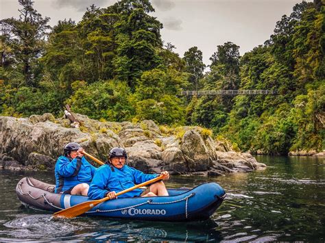 Couple Kayaking At The Pelorus River Nz Kayak New Zealand