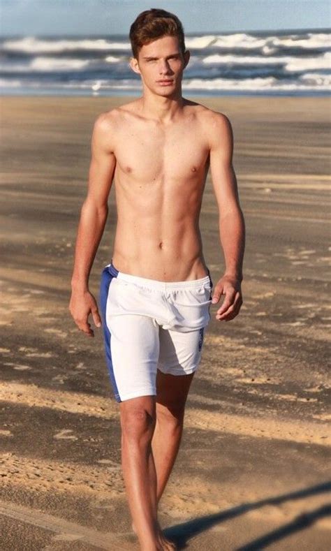 Fkkビーチで裸の若い熟女 18ポンド写真XXX青い女の子の写真十代の若者たちのセックスギャラリー