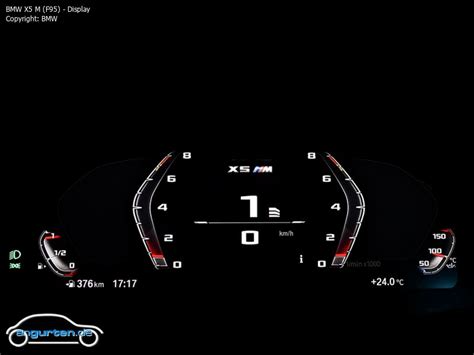 Теперь компания явила миру компактный паркетник taigo. Foto (Bild): BMW X5 M (F95) - Display (angurten.de)