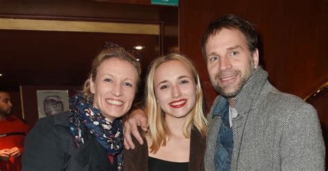 Alexandra lamy et thomas jouannet. Alexandra Lamy, Chloé Jouannet et son père Thomas Jouannet ...