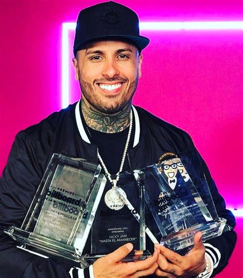 Juan diego medina @juanmedinaind / info: Nicky Jam y Juan Gabriel, grandes triunfadores de los ...