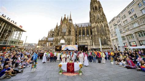 catholic priests bless same sex german couples defy archbishop