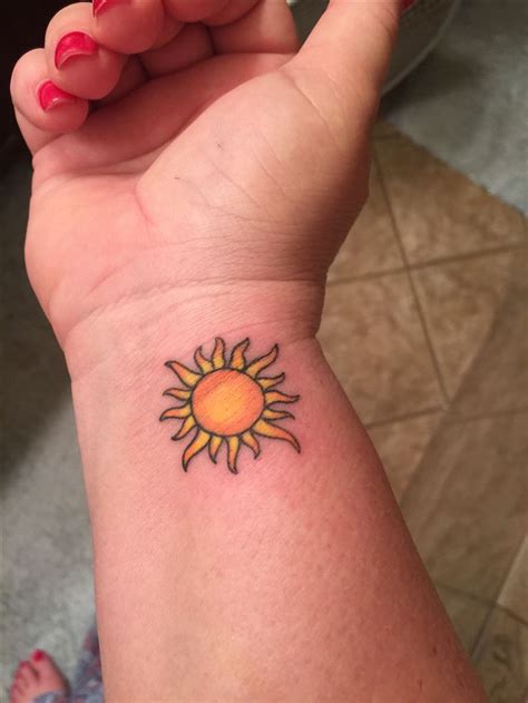 Sun Tattoo On Wrist With Color You Are My Sunshine H Nh X M M T Tr I