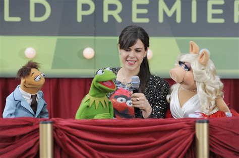 Walter Miss Piggy Kermit Miss Piggy And Kermit Photos Premiere Of