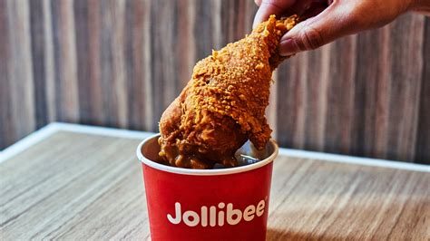 Inspiring Loyalty And Serving Chickenjoy At Jollibee The New York Times