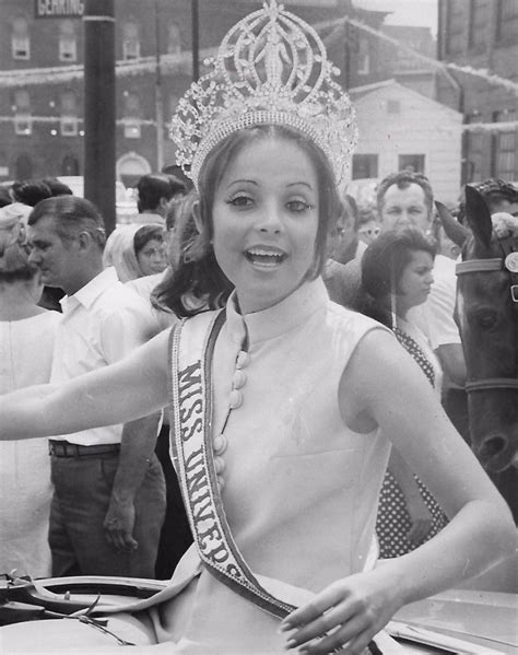 marisol malaret miss universe crown beauty pageant pageant