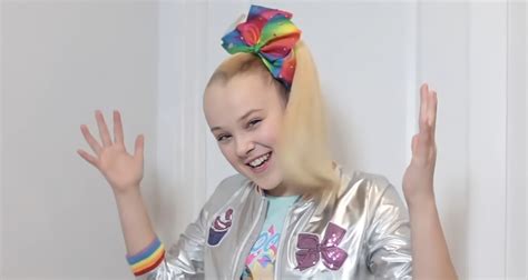 jojo siwa clarifies her comments about the word ‘lesbian after backlash attitude