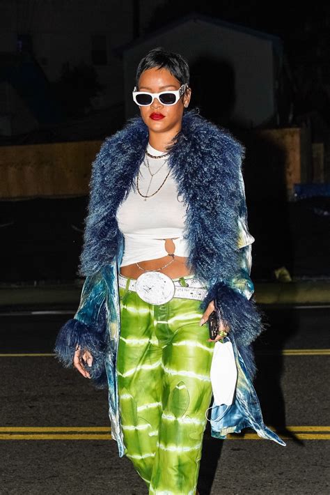 Rihanna Shows Off Her New Pixie Cut Hairstyle Popsugar Beauty