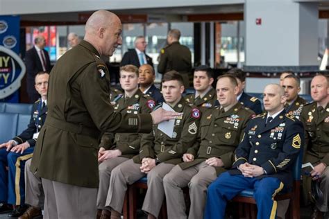 Usarec Commander Pledges To Aid Recruiters In Mission Joint Base San