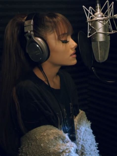 Pin By 𝕭𝖊𝖑𝖑𝖆 ⁷ On Ariana☽ Ariana Grande Singing Ariana Grande