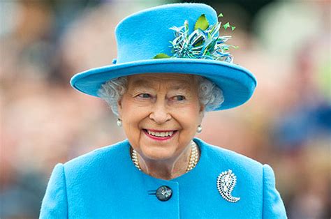 Su coronación fue seguida por una audiencia televisiva de más de 20 millones de personas. Biografia de Isabel II de Inglaterra