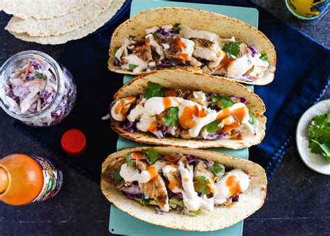 Easy blackened fish tacos made with fresh cilantro, purple cabbage, tomato, lime juice, avocado, and chipotle mayonnaise. 5 Spice Blackened Fish Tacos | Recipe | Blackened fish ...