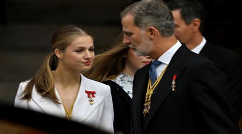 İspanya da Kraliyet Ailesi nin veliahtı Prenses Leonor Anayasa ya