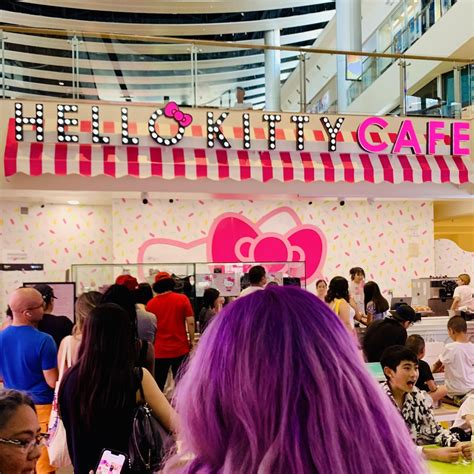 I Visited The Hello Kitty Cafe In Vegas For My Bday🥳 Rhellokitty