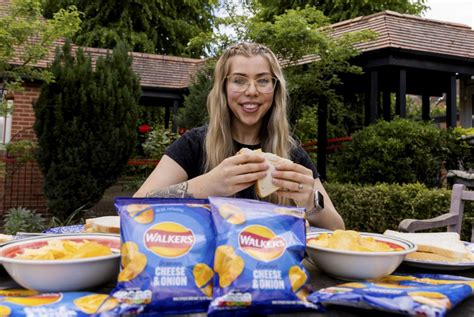 Chip Chip Hooray Woman Tries Her First Proper Meal After 23 Years Of