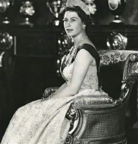 ¡impactante Así Lucía La Reina Isabel Ii Cuando Era Joven Fotos El