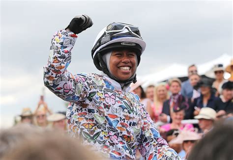 Khadijah Mellah Uks First Female Muslim Jockey Wins