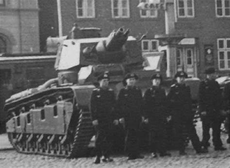 Experimental Tank Neubaufahrzeug And Crew World War Photos