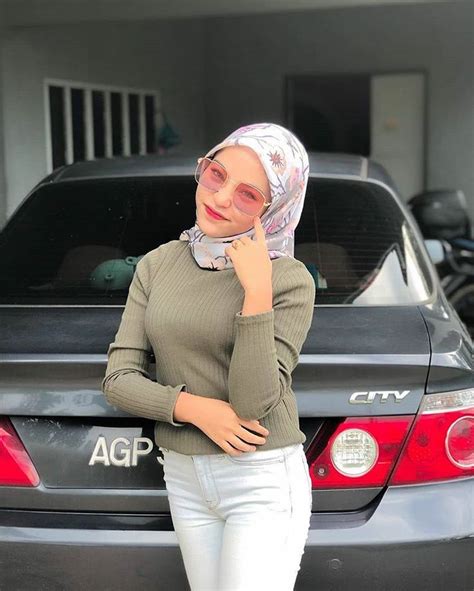 Awek Tudung Cadid Dalam Kereta