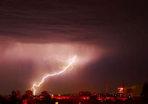 Awesome Lightning Strikes Gallery Ebaums World