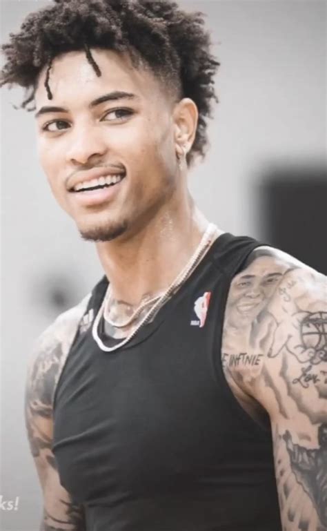 Pin By 𝒜𝓂𝒶𝓎𝒶ℒℴ𝓋ℯ ️ On Fine Af Kelly Oubre Kelly Oubre Jr Light