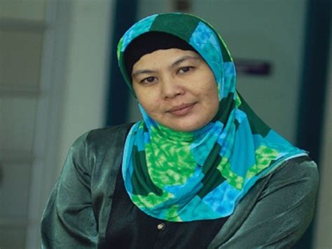 Mungkin kerana 'timing' gambar itu dimuat naik hanya beberapa hari. Orang Johor "Serang" Erma Fatima Sebab Hina Sultan?