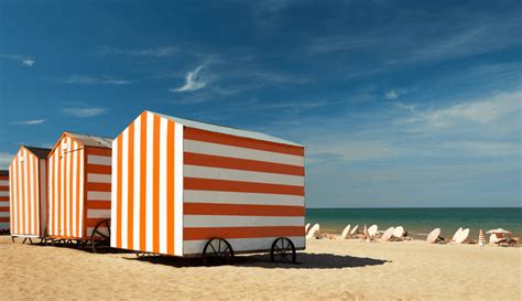 Es gibt somit reichlich platz, um über den sand zu wandern, sich im strandkorb niederzulassen oder mit den strandseglern den abschnitt zu erkunden. Das sind die schönsten Strände in Belgien | Tipps vom Experten