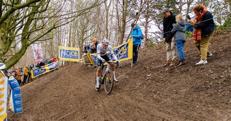 Montrez d'autres pays, qui a la meilleure équipe de la planète et remporte la coupe nationale! L'UCI révèle le nouveau calendrier de la Coupe du monde de cyclo-cross 2020-2021