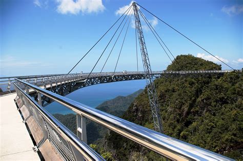 Dari ketinggian 708m di atas paras laut, anda sekeluarga akan menyaksikan panorama indah hutan, gunung dan pulau sekitarnya. Tempat Menarik Langkawi