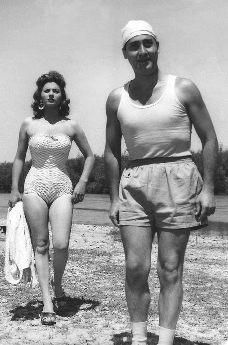 Viola Goes To Hollywood Hollywood Actress Photos Vintage Swimsuits Beautiful Swimsuits