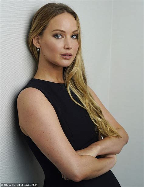 Jennifer Lawrence Talks Motherhood Causeway And The End Of Roe V Wade For Vogues October Cover