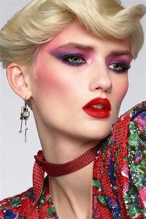 Red Lipstick Makeup Bold Eye Makeup Hair Makeup Bold Eyeliner Diy Outfits Outfits Casual