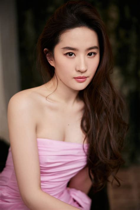 38一下 today liu yifei at promo event entertainment china beauty pretty