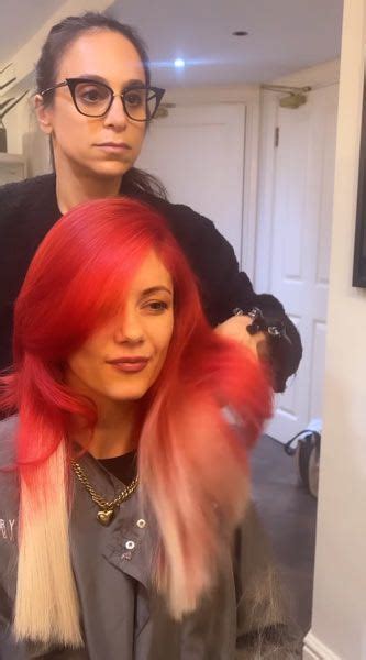 Strictlys Dianne Buswell Debuts Major Cindy Crawford Hair