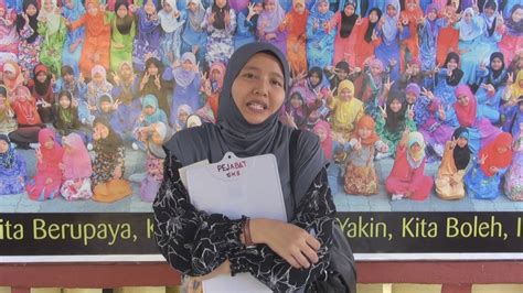 16 mei 2016 ( 9 syaaban 1437) aturcara semua guru dan murid berkumpul di padang sekolah bacaan doa nyanyian lagu patriotik bacaan teks perutusan penyerahan kad ucapan hari guru ikrar hari guru nyanyian hari guru 'kami guru malaysia'. Sambutan Hari Guru 2014 - YouTube