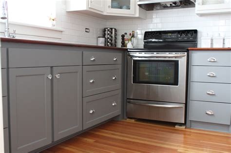 How to update your outdated wood cabinets. modern jane: Two-Tone Cabinets Reveal.