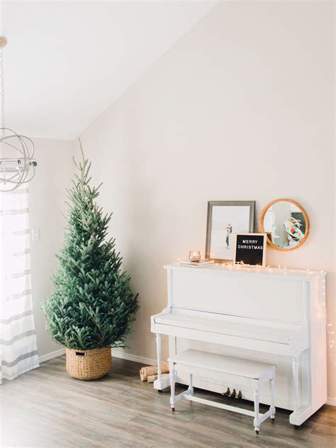 Minimalist Christmas Decor — Farmhouse Living | Minimalist christmas decor, Minimalist christmas ...