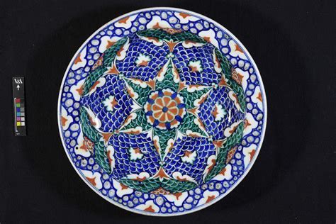 Dish Unknown V A Explore The Collections Iznik Tile Pottery V